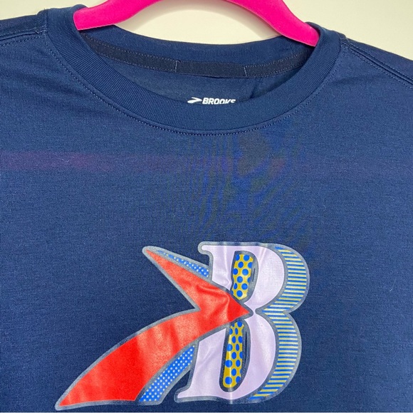 Brooks Brand Distance Graphic Short Sleeve - Picture 7 of 16